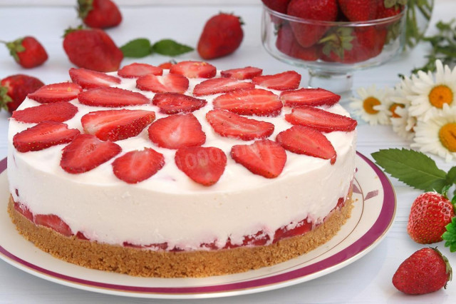 Cottage cheese cake with strawberries