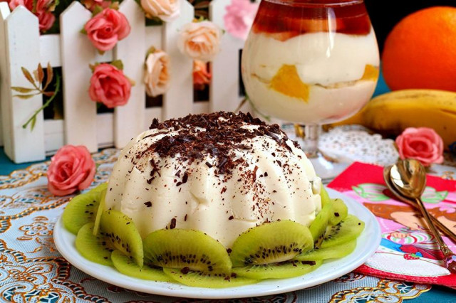 Cottage cheese dessert with fruits