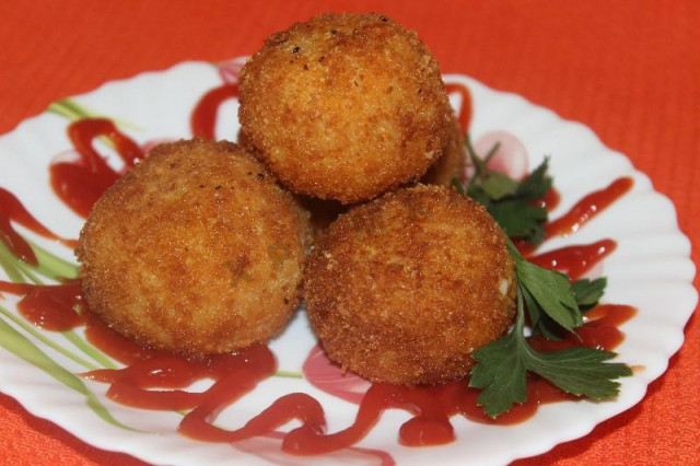 Arancini - rice balls with meat filling