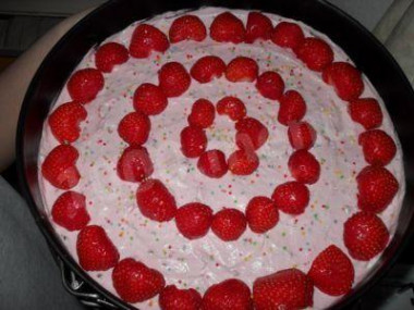Yogurt cake with berries