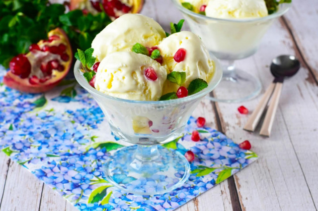 Homemade ice cream without eggs