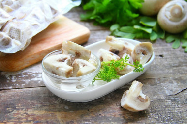 How to freeze mushrooms for winter in the freezer