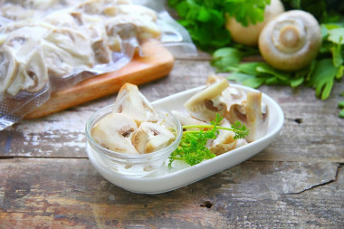 How to freeze mushrooms for winter in the freezer