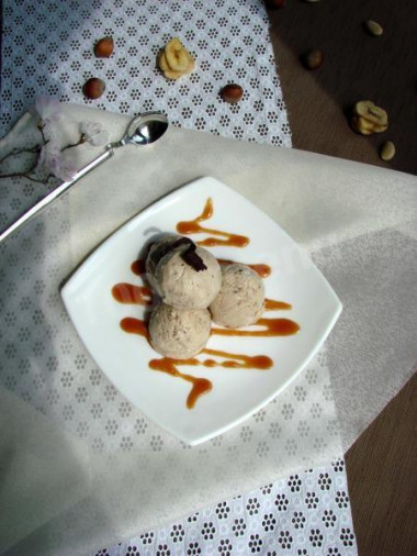 Banana ice cream with chocolate-nut crumbs
