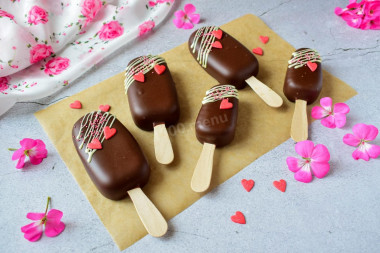 Popsicle cake on a stick at home