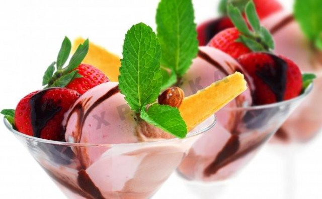 Strawberry ice cream in chocolate