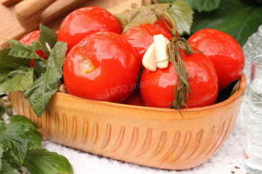 Salted barrel tomatoes