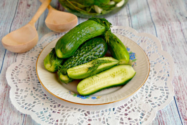 Lightly salted crispy instant cucumbers