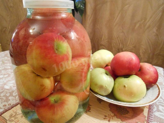 Soaked apples in jars