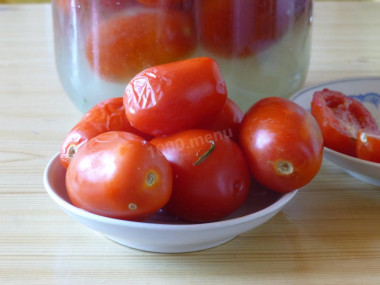 Quick pickled tomatoes