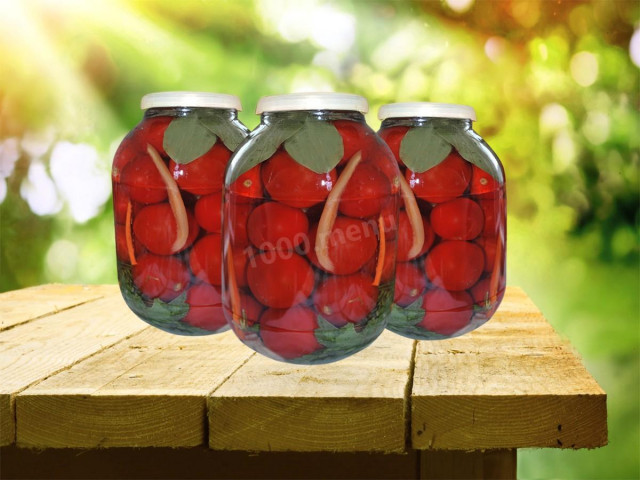 Pickled tomatoes with bell pepper