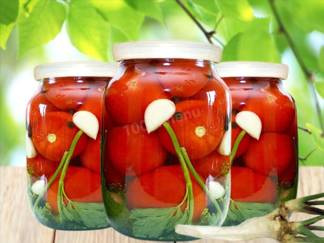 Pickled tomatoes with horseradish