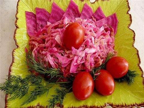Armenian sauerkraut with beetroot for winter