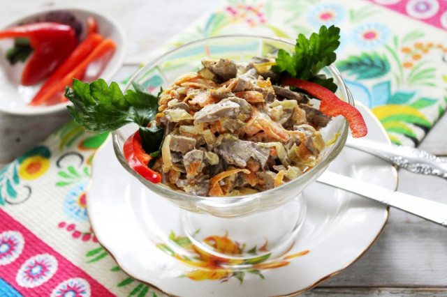 Chicken liver salad with carrots