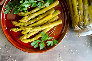 Asparagus pickled for winter