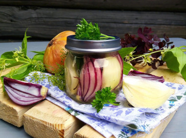 Pickled onions for winter