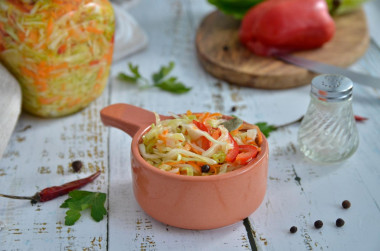 Pickled cabbage with bell pepper and coriander quickly