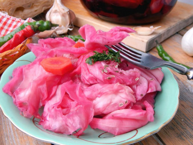 Pickled cabbage in large chunks with beetroot