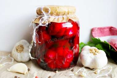 Marinate garlic with beetroot