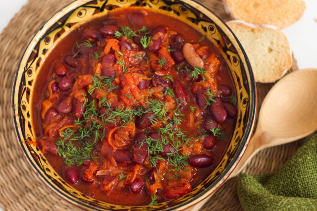 Red beans in tomato sauce