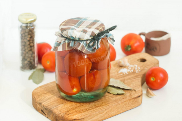 Sweet pickled tomatoes with allspice and garlic