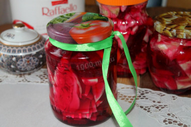 Pickled cabbage with beetroot for winter