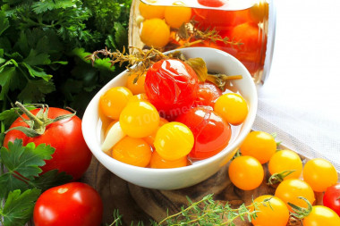 Pickled cherry tomatoes for winter without sterilization