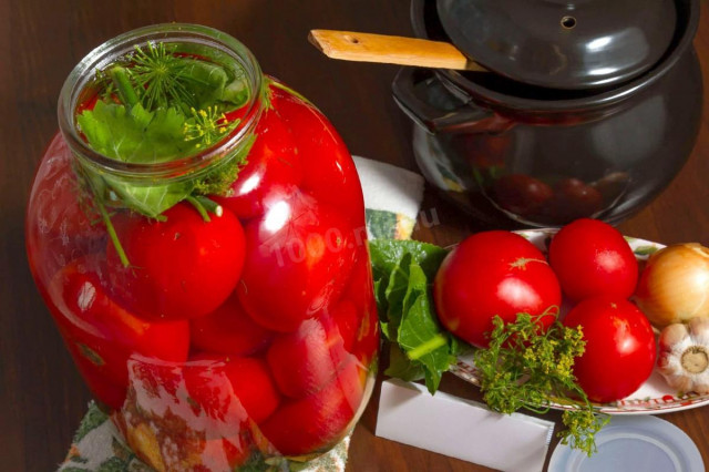 Tomatoes with dill and horseradish in 3-liter jars for winter