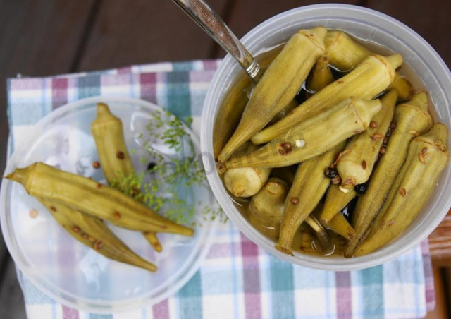 Marinated okra with spices