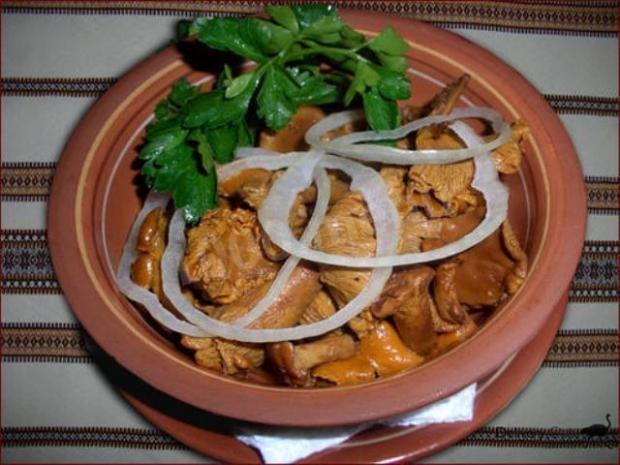 Chanterelles pickled with cloves and allspice