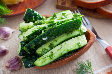 Lightly salted cucumbers with dill
