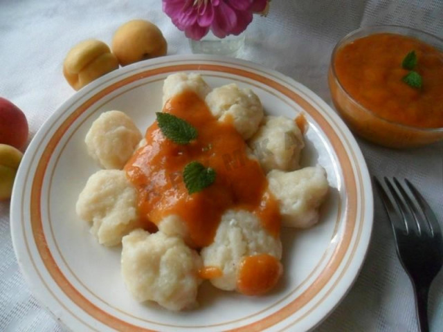 Lazy dumplings with semolina and cottage cheese
