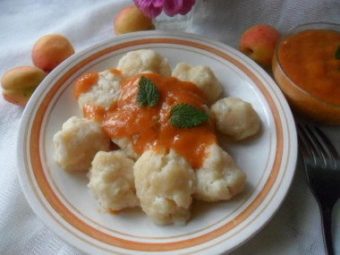 Lazy dumplings with semolina and cottage cheese