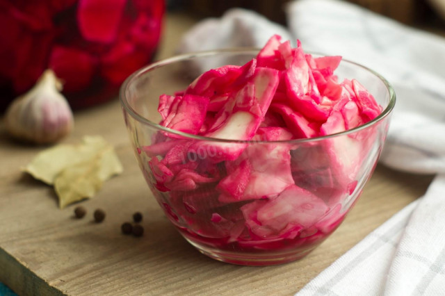 Cabbage in chunks with beetroot for winter