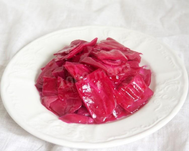 Gurian cabbage with beetroot for winter
