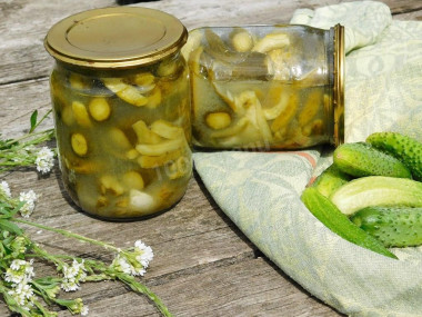 Cucumbers with mustard powder for winter