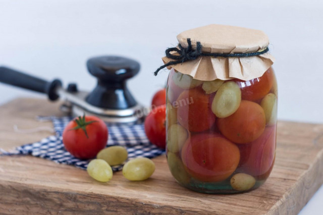 Tomatoes with grapes for winter