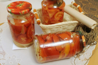 Tomatoes in jelly slices for winter