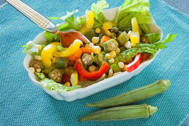 Okra salad with fresh vegetables
