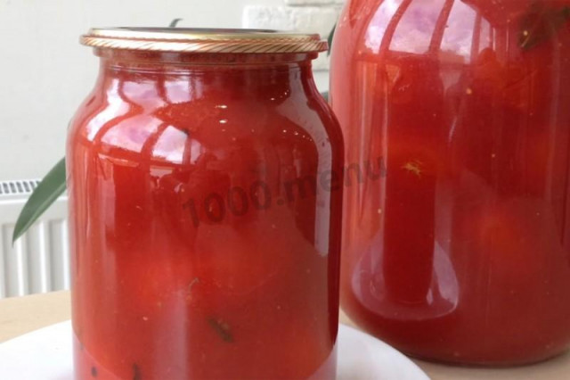 Tomatoes filled with spices for winter