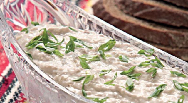 Herring spread with with a bow
