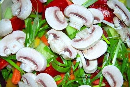 Salad with raw mushrooms and champignons in Parisian style