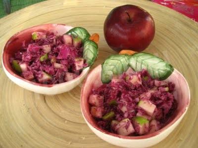 Salad with raisins and red cabbage