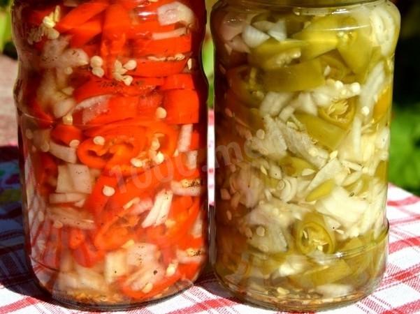 Hot capsicum, marinated with spices and vinegar