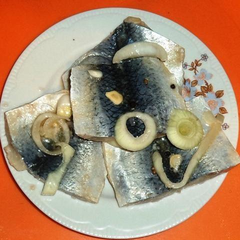 Herring he with garlic, onion and soy sauce