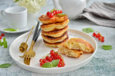 Fluffy pancakes on kefir with baking powder