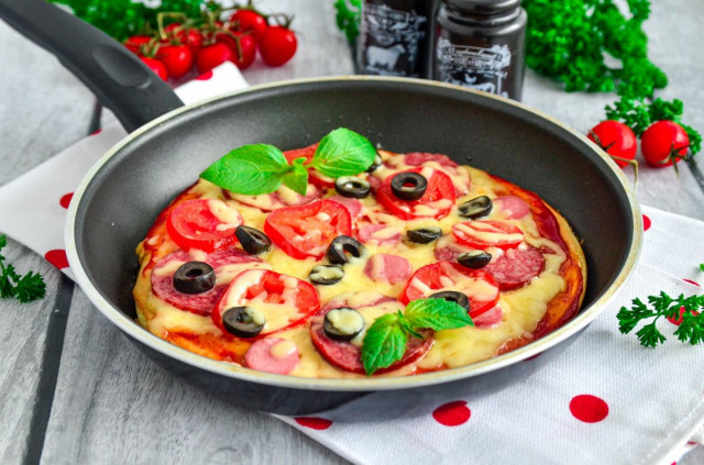 Pizza in a pan in 5 minutes