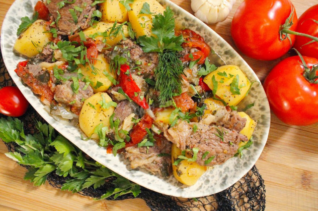 Hashlama with potatoes