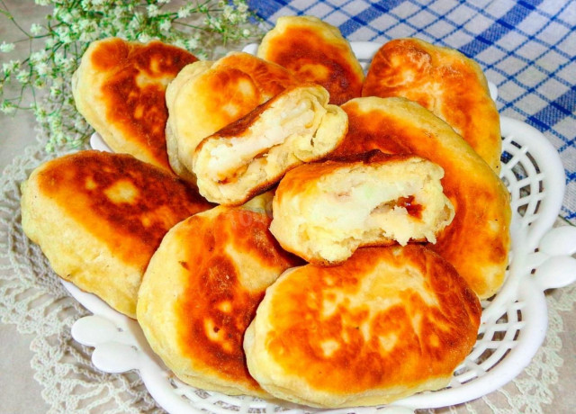 Pies with potatoes on kefir fried on frying pan