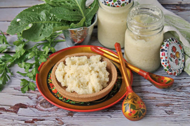Homemade grated table horseradish